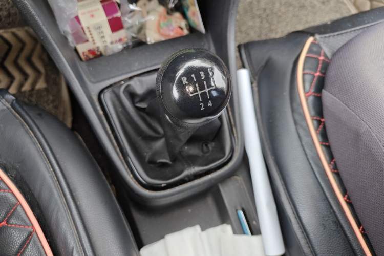 Used Volkswagen Jetta 2013 1.6L Manual Fashion Edition Gear Lever