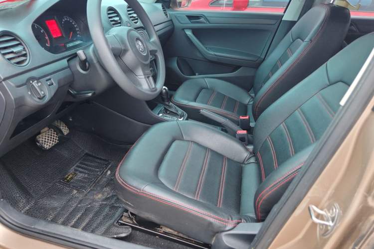 Used Volkswagen Jetta 2013 1.6L Automatic Fashion Model Interior 1