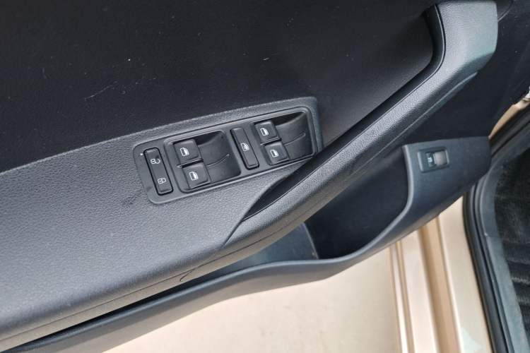 Used Volkswagen Jetta 2013 1.6L Automatic Fashion Model Interior 2