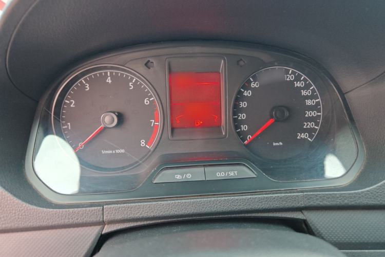 Used Volkswagen Jetta 2013 1.6L Automatic Fashion Model Interior 4