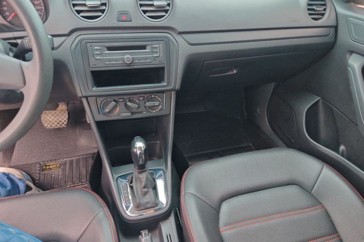 Used Volkswagen Jetta 2013 1.6L Automatic Fashion Model Interior 5