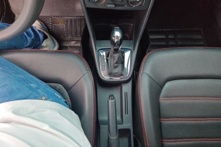 Used Volkswagen Jetta 2013 1.6L Automatic Fashion Model Interior 6