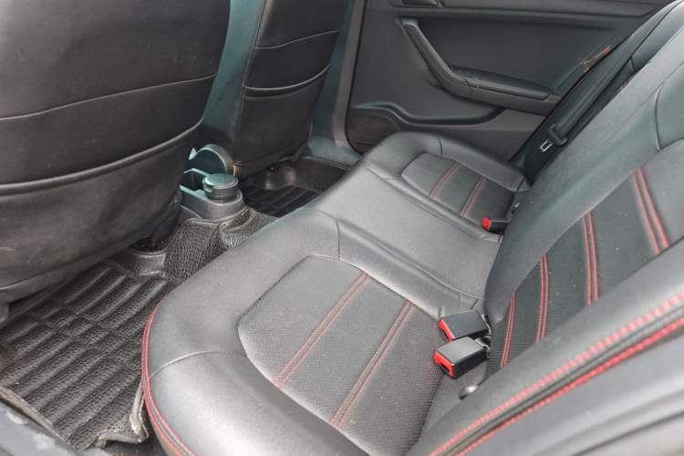 Used Volkswagen Jetta 2013 1.6L Automatic Fashion Model Interior 7