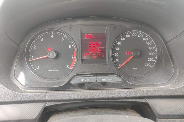 Used Volkswagen Jetta 2013 1.6L Manual Fashion Edition Odometer Close Up