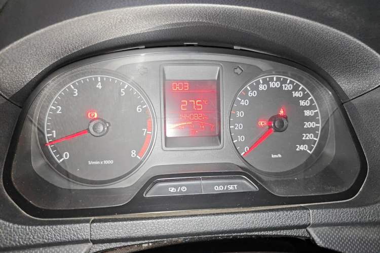 Used Volkswagen Jetta 2013 1.4L Manual Fashion Model Odometer Close Up