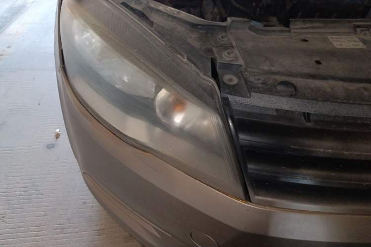 Used Volkswagen Jetta 2013 1.6L Automatic Fashion Model Right Front Headlight