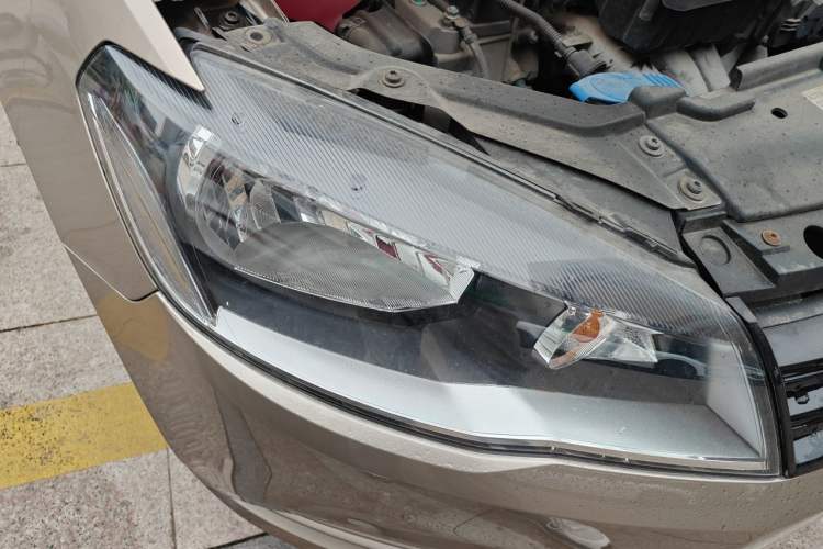 Used Volkswagen Jetta 2013 1.6L Manual Fashion Edition Right Front Headlight