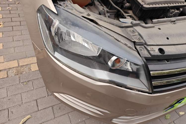 Used Volkswagen Jetta 2013 1.6L Manual Fashion Edition Right Front Headlight
