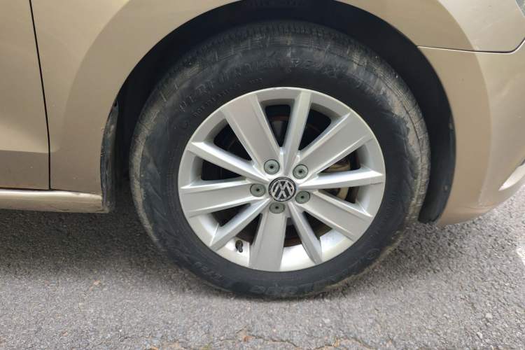 Used Volkswagen Jetta 2013 1.6L Manual Comfort Model Right Front Wheel Hub