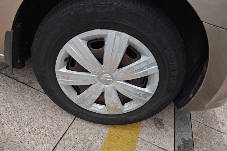 Used Volkswagen Jetta 2013 1.6L Manual Fashion Edition Right Front Wheel Hub