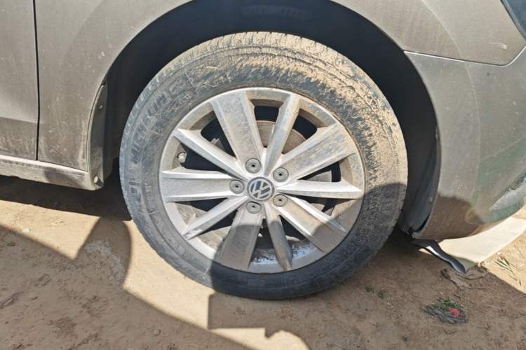 Used Volkswagen Jetta 2013 1.6L Manual Comfort Model Right Front Wheel Hub
