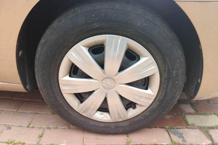 Used Volkswagen Jetta 2013 1.6L Manual Fashion Edition Right Front Wheel Hub