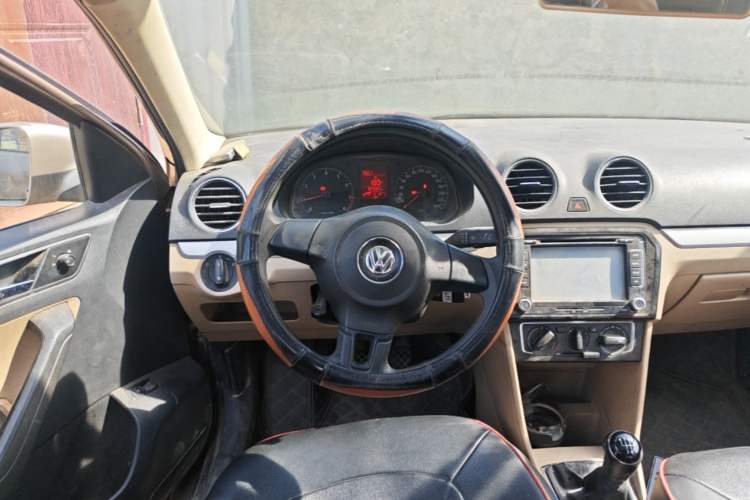Used Volkswagen Jetta 2013 1.6L Manual Comfort Model Steering Wheel