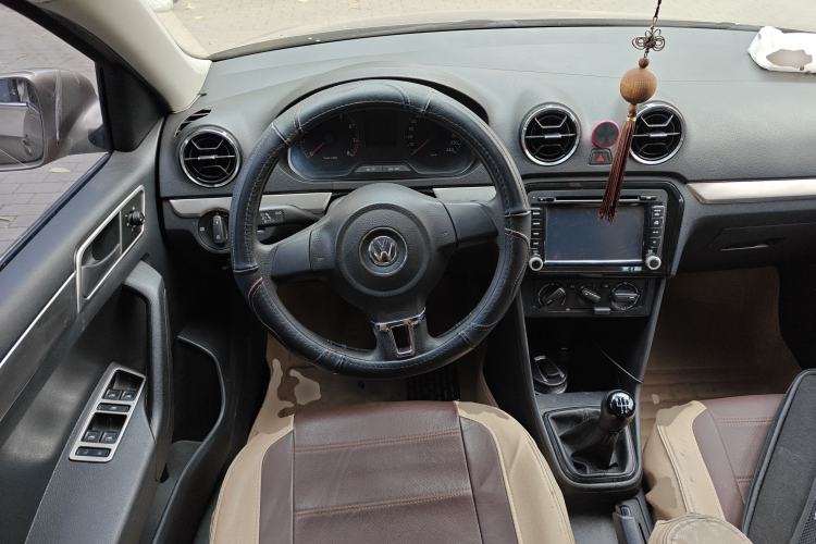 Used Volkswagen Jetta 2013 1.6L Manual Fashion Edition Steering Wheel