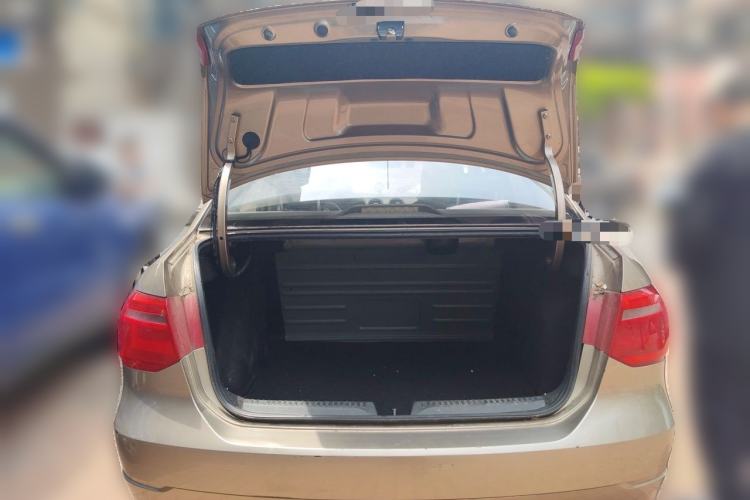 Used Volkswagen Jetta 2013 1.6L Manual Fashion Edition Trunk