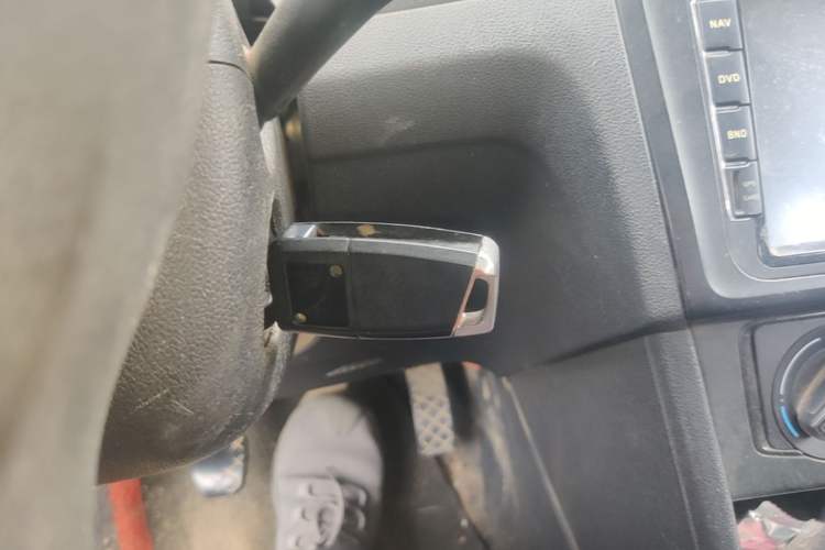 Used Volkswagen Jetta 2013 1.6L Manual Fashion Edition Vehicle Key