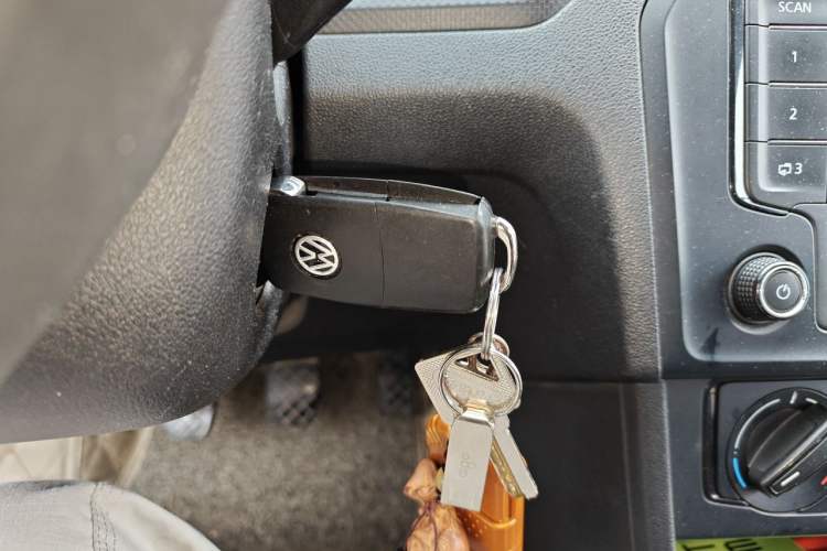 Used Volkswagen Jetta 2013 1.6L Manual Fashion Edition Vehicle Key
