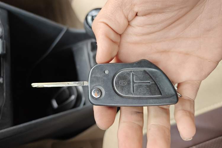 Used Volkswagen Jetta 2013 1.6L Manual Fashion Edition Vehicle Key