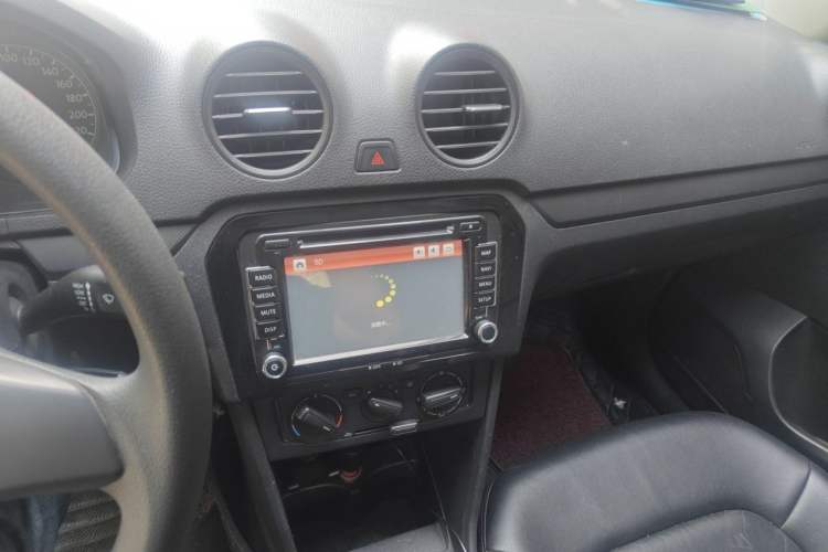 Used Volkswagen Jetta 2015 Value Edition 1.6L Manual Fashionable Style Audio And AC Panel