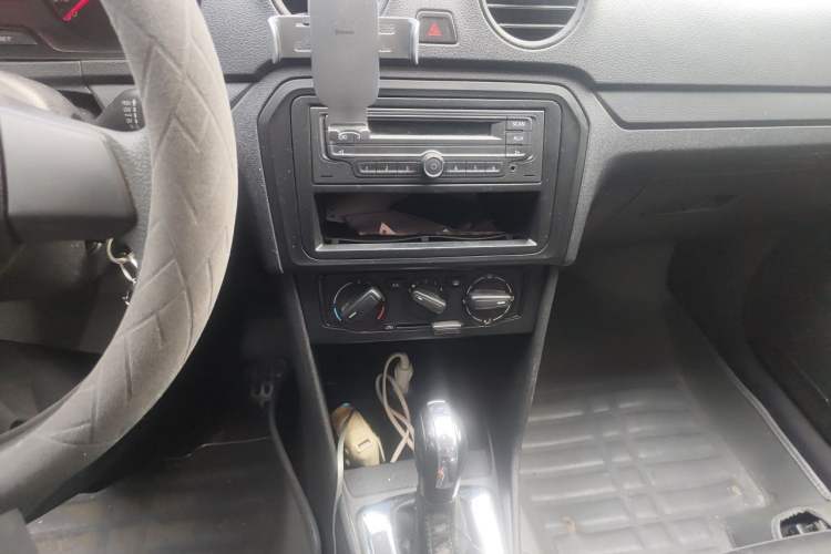 Used Volkswagen Jetta 2015 1.6L Automatic Fashion Model Audio And AC Panel