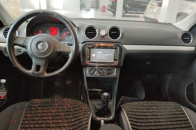 Used Volkswagen Jetta 2015 1.4L Manual Comfort Model Center Console
