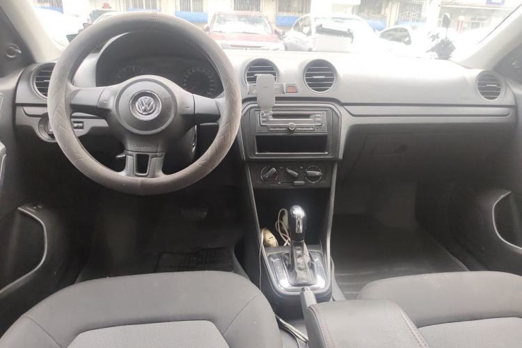 Used Volkswagen Jetta 2015 1.6L Automatic Fashion Model Center Console