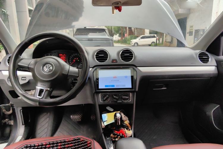 Used Volkswagen Jetta 2015 1.6L Automatic Comfort Model Center Console