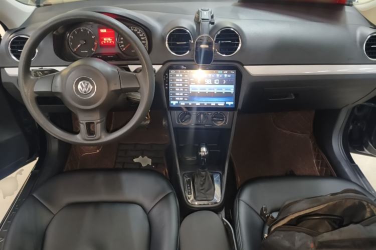 Used Volkswagen Jetta 2015 1.6L Automatic Comfort Model Center Console