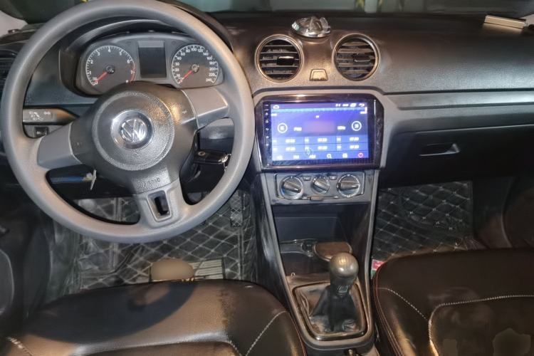 Used Volkswagen Jetta 2015 Value Edition 1.6L Manual Fashionable Style Center Console