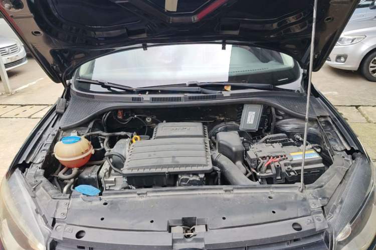 Used Volkswagen Jetta 2015 Value Edition 1.6L Automatic Comfort Version Engine Bay