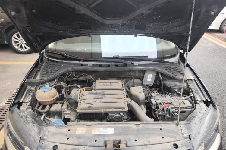 Used Volkswagen Jetta 2015 Zhihui Edition 1.4L Manual Comfort Model Engine Bay