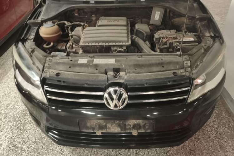 Used Volkswagen Jetta 2015 Zhuihui Edition 1.6L Manual Comfort Model Engine Bay