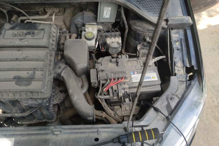 Used Volkswagen Jetta 2015 Zhihui Edition 1.4L Manual Comfort Model Engine Bay Left