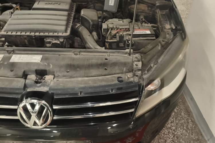 Used Volkswagen Jetta 2015 Zhuihui Edition 1.6L Manual Comfort Model Engine Bay Left
