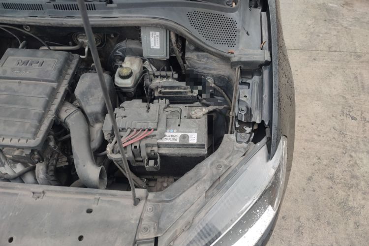 Used Volkswagen Jetta 2015 Value Edition 1.6L Automatic Comfort Version Engine Bay Left