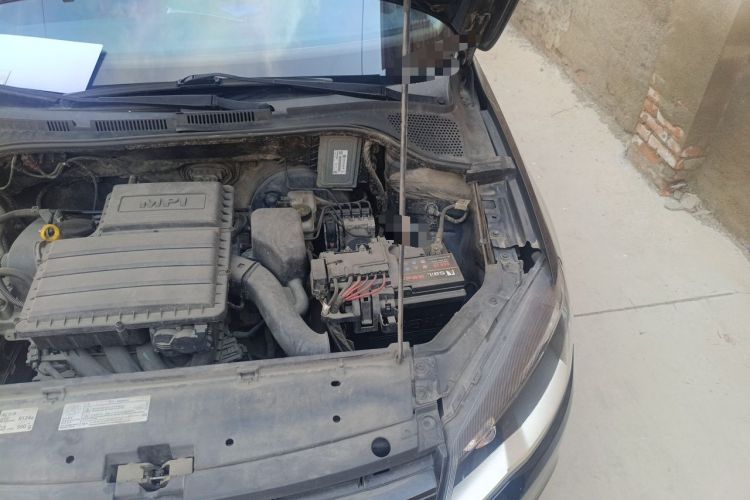 Used Volkswagen Jetta 2015 1.6L Manual Fashion Edition Engine Bay Left