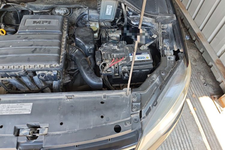 Used Volkswagen Jetta 2015 Zhuihui Edition 1.6L Manual Comfort Model Engine Bay Left
