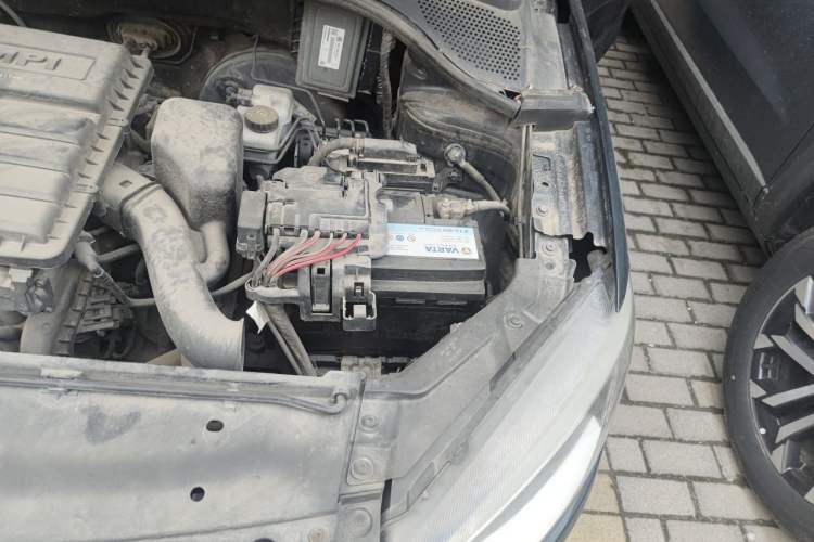 Used Volkswagen Jetta 2015 1.6L Automatic Fashion Model Engine Bay Left