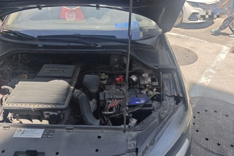 Used Volkswagen Jetta 2015 1.6L Manual Fashion Edition Engine Bay Left