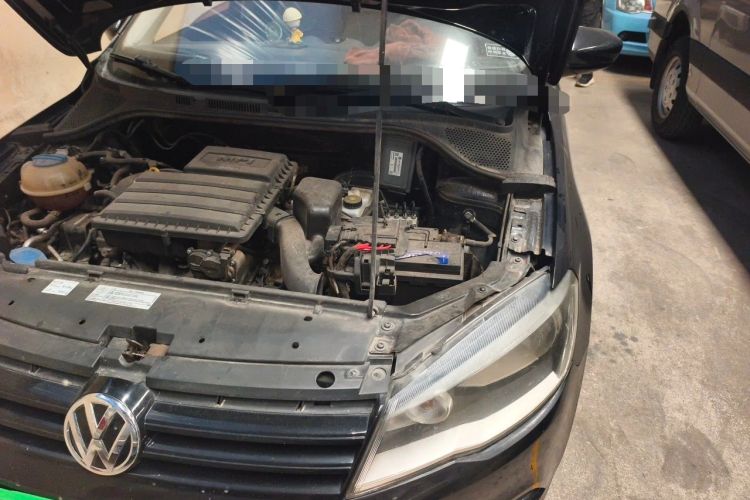 Used Volkswagen Jetta 2015 Zhuihui Edition 1.4L Manual Fashion Model Engine Bay Left