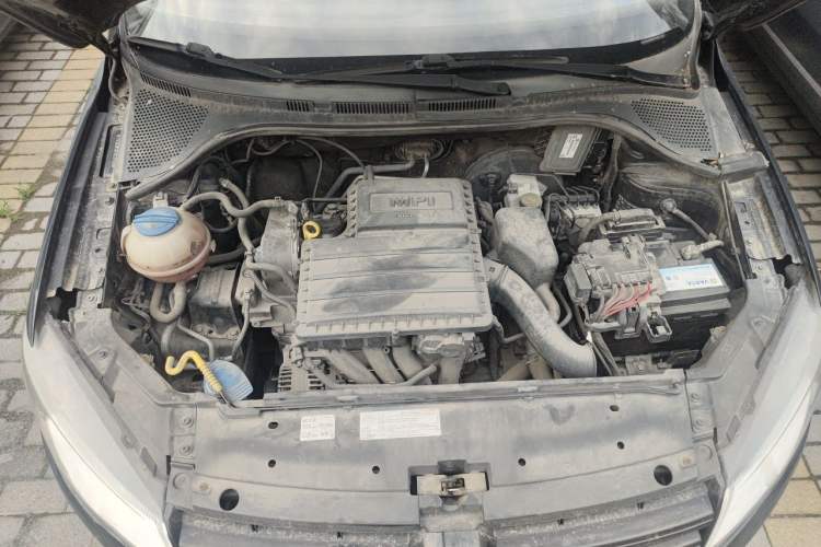 Used Volkswagen Jetta 2015 1.6L Automatic Fashion Model Engine Bay