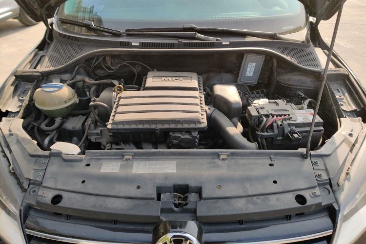 Used Volkswagen Jetta 2015 Zhuihui Edition 1.6L Manual Comfort Model Engine Bay