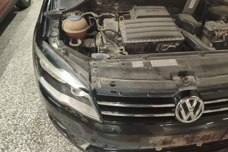 Used Volkswagen Jetta 2015 Zhuihui Edition 1.6L Manual Comfort Model Engine Bay Right