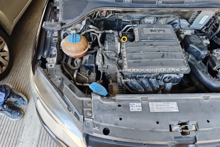 Used Volkswagen Jetta 2015 Zhuihui Edition 1.6L Manual Comfort Model Engine Bay Right