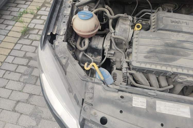 Used Volkswagen Jetta 2015 1.6L Automatic Fashion Model Engine Bay Right