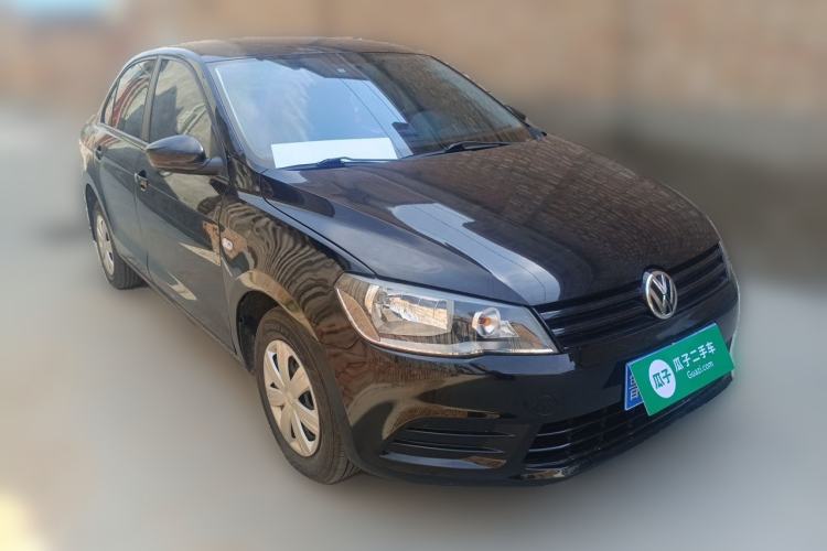 Used Volkswagen Jetta 2015 1.6L Manual Fashion Edition Front Right 45 Deg