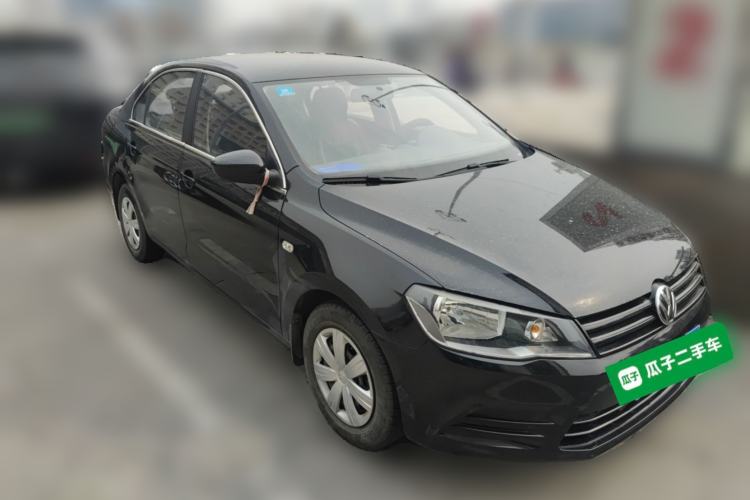 Used Volkswagen Jetta 2015 Value Edition 1.6L Manual Fashionable Style Front Right 45 Deg