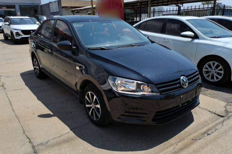 Used Volkswagen Jetta 2015 Value Edition 1.6L Manual Fashionable Style Front Right 45 Deg