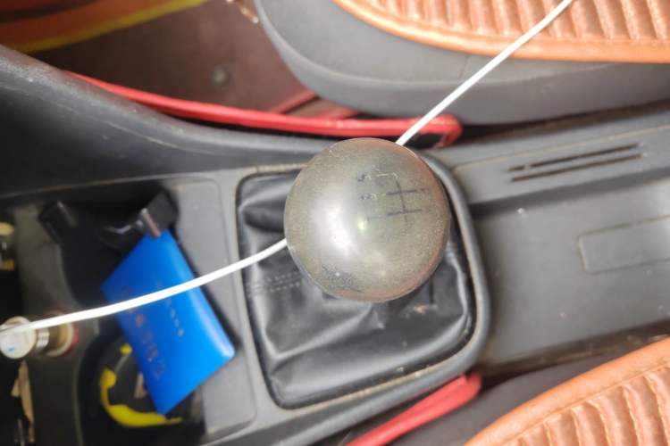 Used Volkswagen Jetta 2015 1.6L Manual Fashion Edition Gear Lever