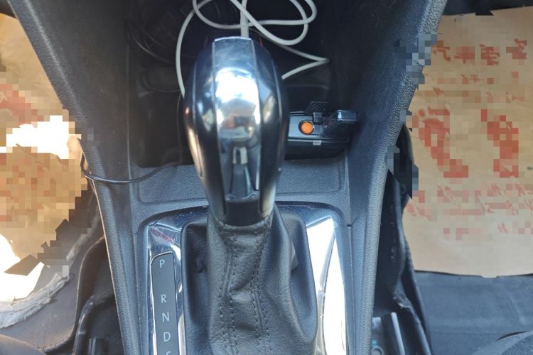 Used Volkswagen Jetta 2015 1.6L Automatic Fashion Model Gear Lever